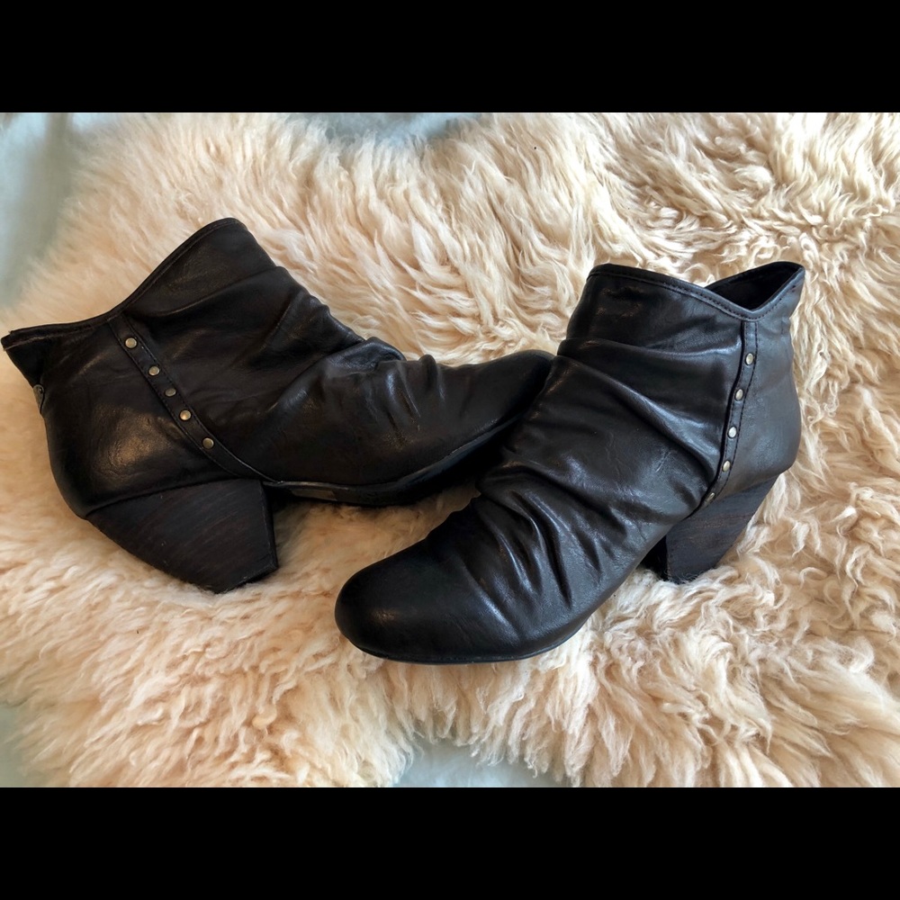 Slip on ankle boots.